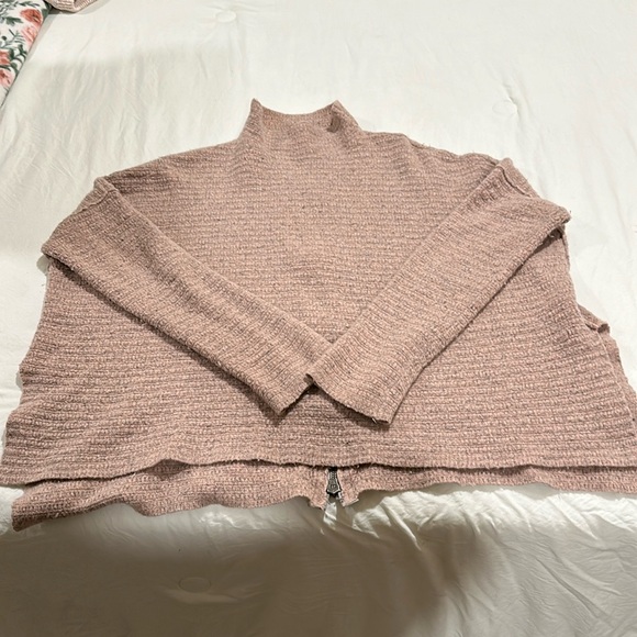 Free people mock neck sweater. In really good condition with some pilling. - Picture 1 of 5